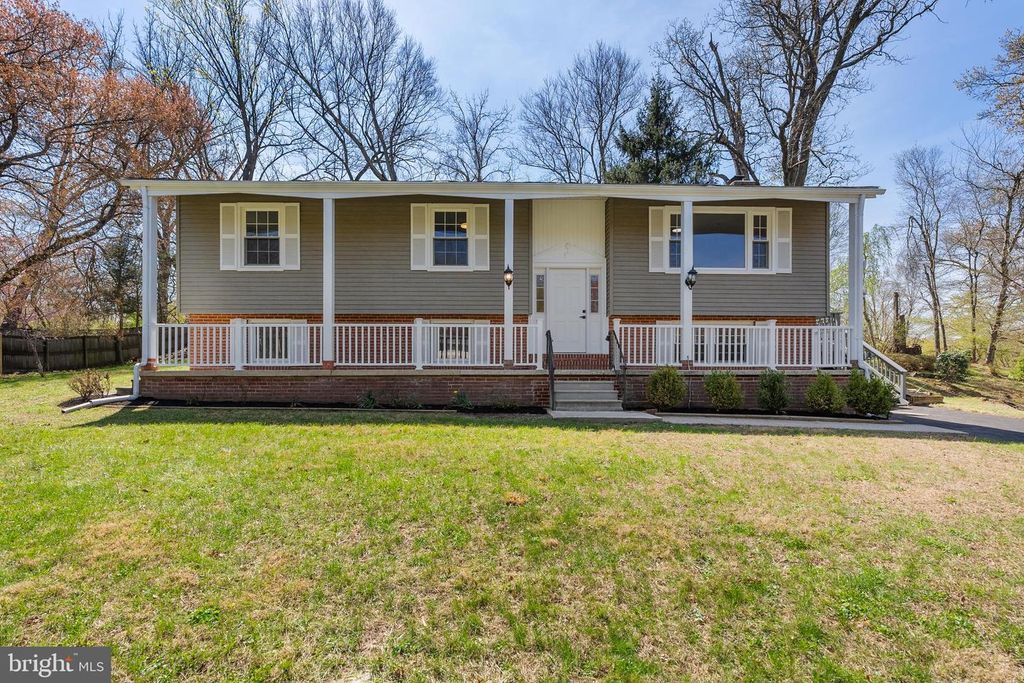 Image 32 of property listing at 10021 FOX DEN RD, Ellicott City, MD 21042