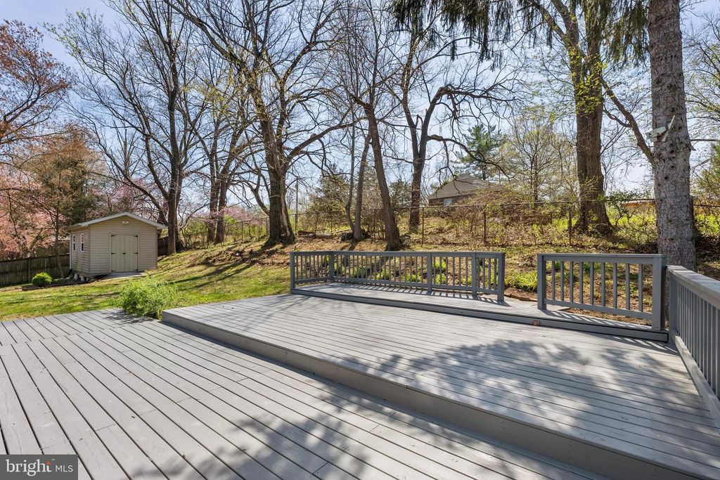 Image 35 of property listing at 10021 FOX DEN RD, Ellicott City, MD 21042