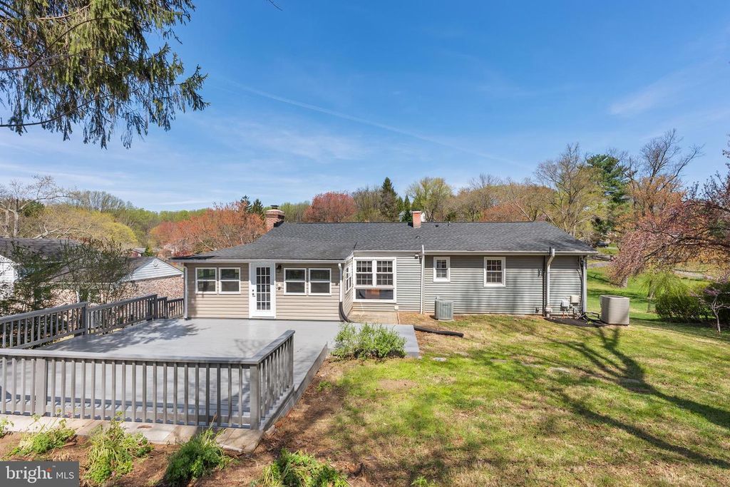 Image 37 of property listing at 10021 FOX DEN RD, Ellicott City, MD 21042