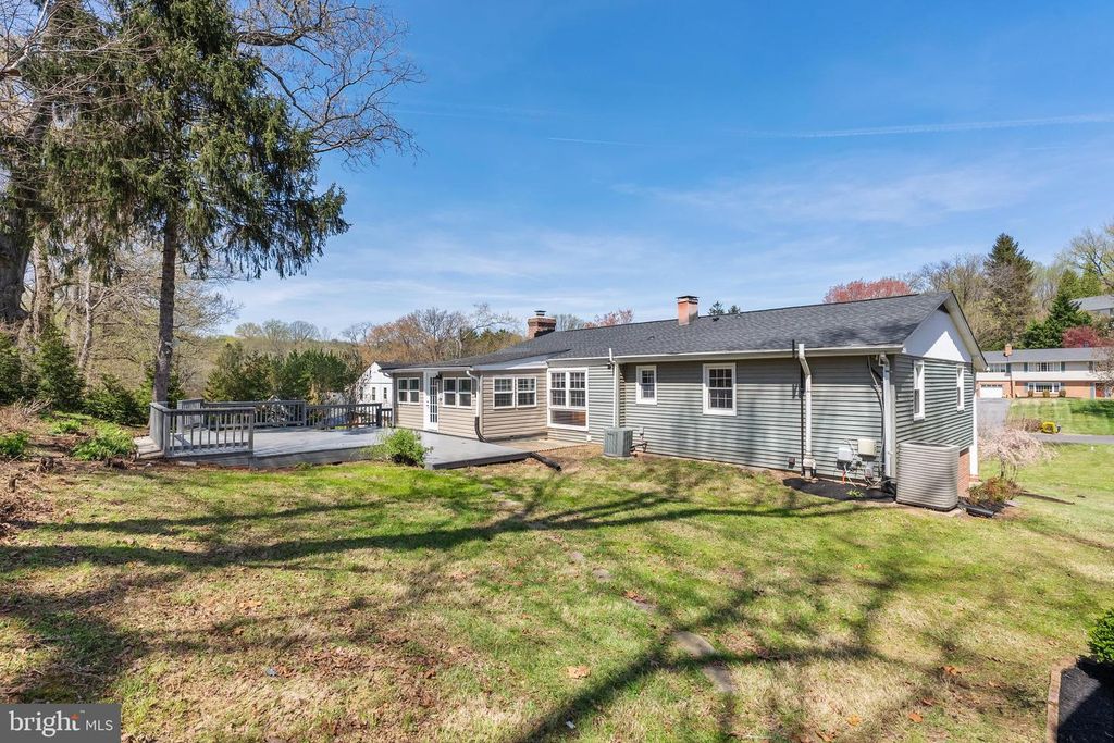 Image 38 of property listing at 10021 FOX DEN RD, Ellicott City, MD 21042