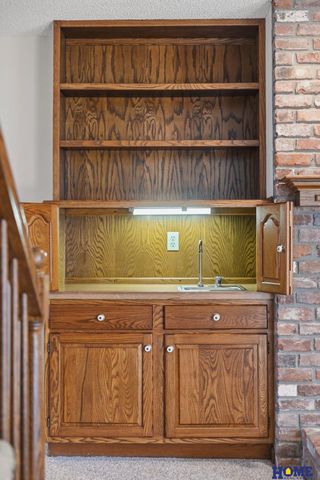 930 Evergreen Drive, Lincoln, NE 68510