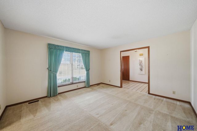 930 Evergreen Drive, Lincoln, NE 68510