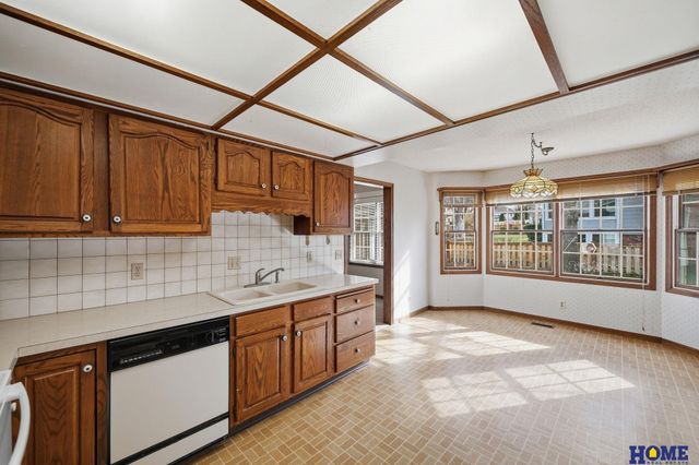 930 Evergreen Drive, Lincoln, NE 68510