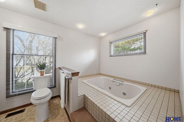 930 Evergreen Drive, Lincoln, NE 68510