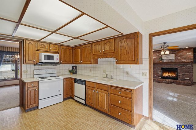 930 Evergreen Drive, Lincoln, NE 68510