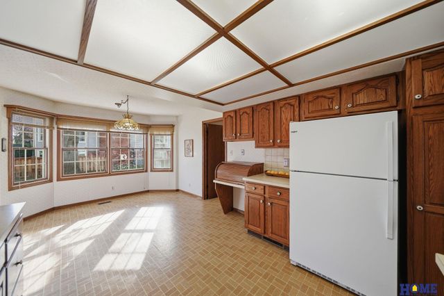 930 Evergreen Drive, Lincoln, NE 68510