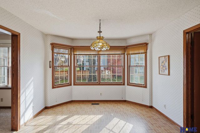 930 Evergreen Drive, Lincoln, NE 68510