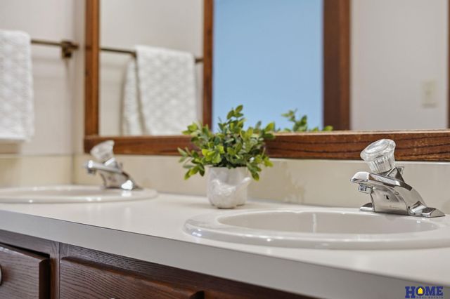 930 Evergreen Drive, Lincoln, NE 68510