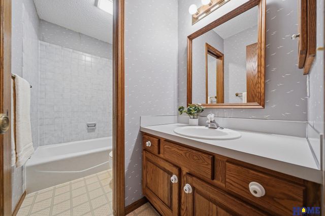 930 Evergreen Drive, Lincoln, NE 68510