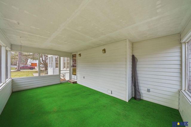 930 Evergreen Drive, Lincoln, NE 68510