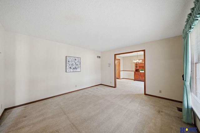 930 Evergreen Drive, Lincoln, NE 68510