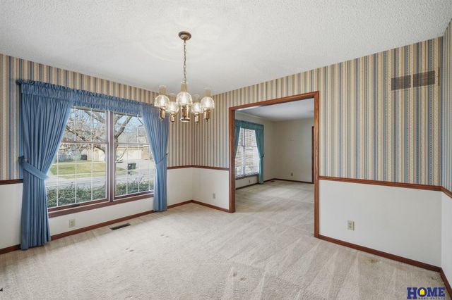 930 Evergreen Drive, Lincoln, NE 68510