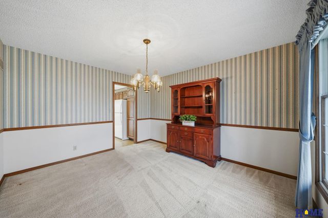 930 Evergreen Drive, Lincoln, NE 68510