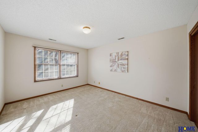 930 Evergreen Drive, Lincoln, NE 68510