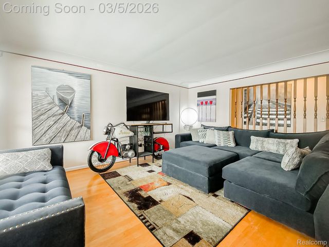 31745 Schoolcraft, Fraser, MI 48026