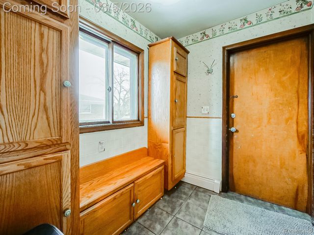 31745 Schoolcraft, Fraser, MI 48026