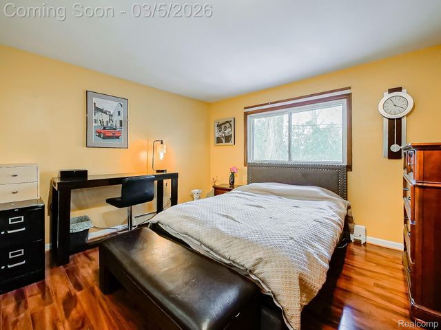 31745 Schoolcraft, Fraser, MI 48026