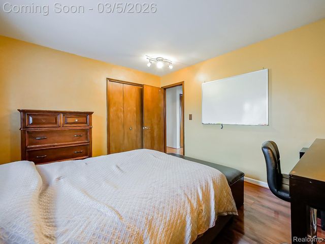 31745 Schoolcraft, Fraser, MI 48026