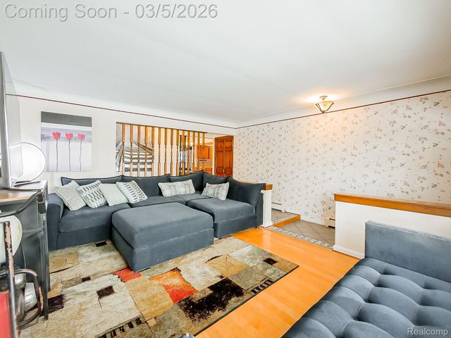 31745 Schoolcraft, Fraser, MI 48026