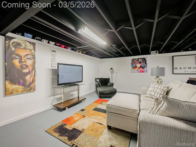 31745 Schoolcraft, Fraser, MI 48026