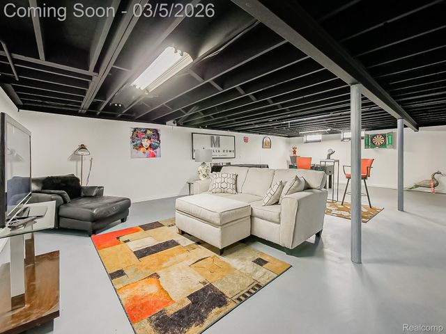 31745 Schoolcraft, Fraser, MI 48026