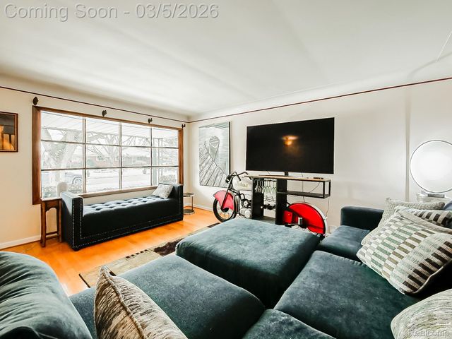 31745 Schoolcraft, Fraser, MI 48026