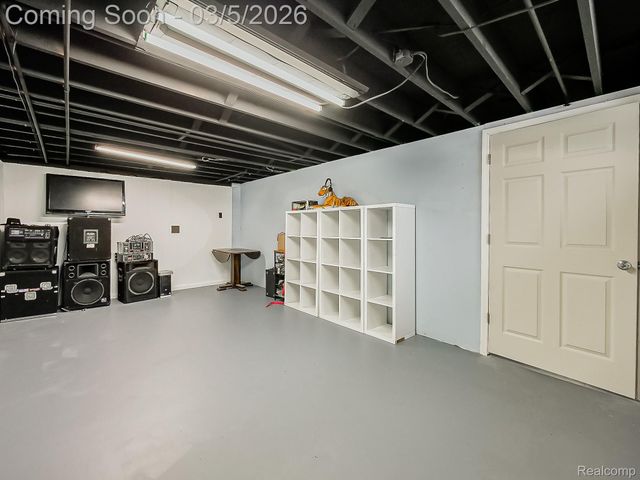 31745 Schoolcraft, Fraser, MI 48026