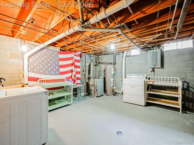 31745 Schoolcraft, Fraser, MI 48026