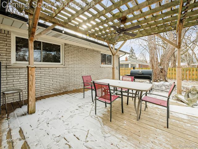 31745 Schoolcraft, Fraser, MI 48026