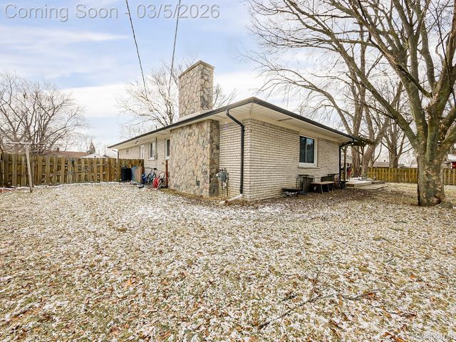 31745 Schoolcraft, Fraser, MI 48026