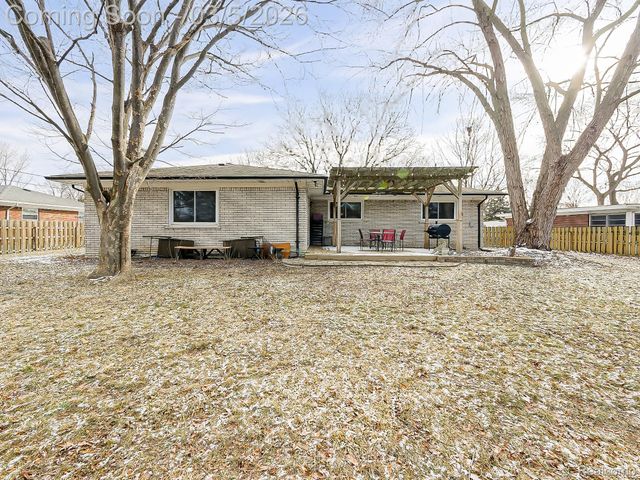 31745 Schoolcraft, Fraser, MI 48026