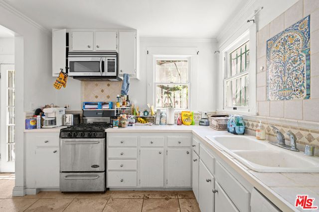 6104 Winans Drive, Los Angeles, CA 90068