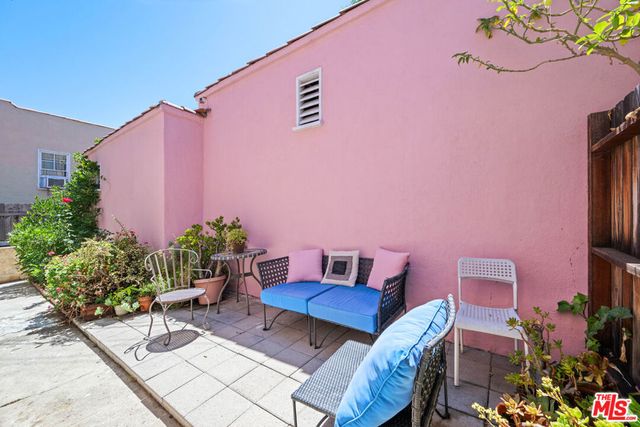 6104 Winans Drive, Los Angeles, CA 90068