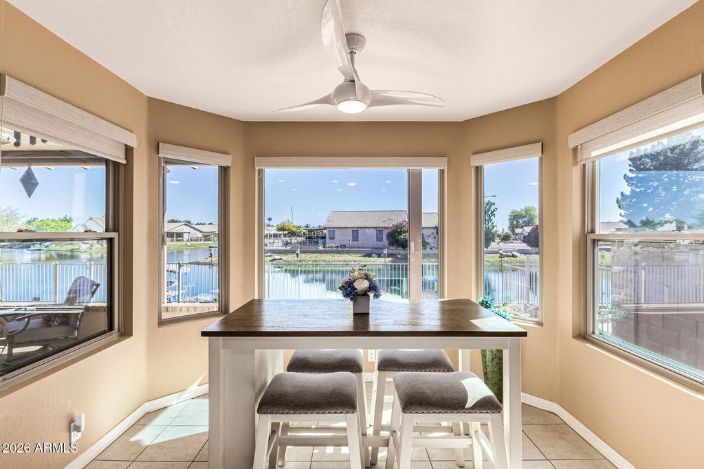 Image 10 of property listing at 10617 W RUNION Drive, Peoria, AZ 85382