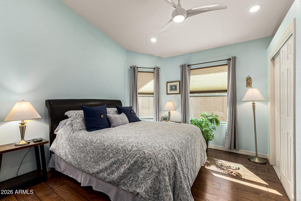 Image 14 of property listing at 10617 W RUNION Drive, Peoria, AZ 85382