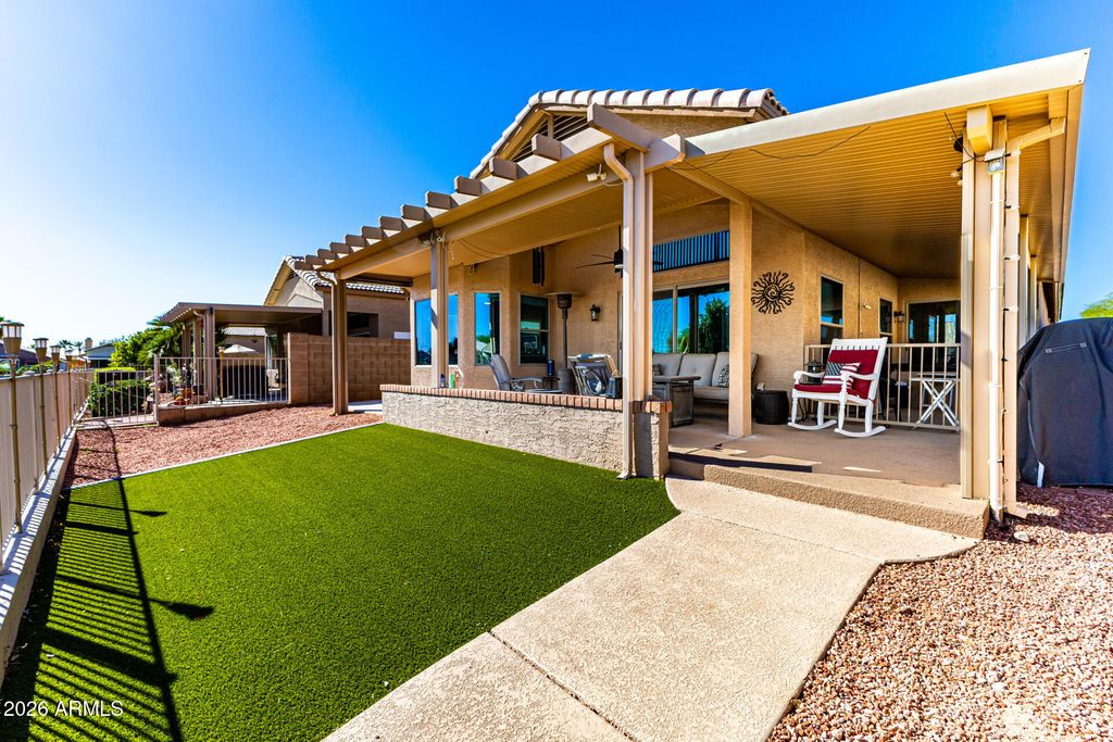 Image 17 of property listing at 10617 W RUNION Drive, Peoria, AZ 85382