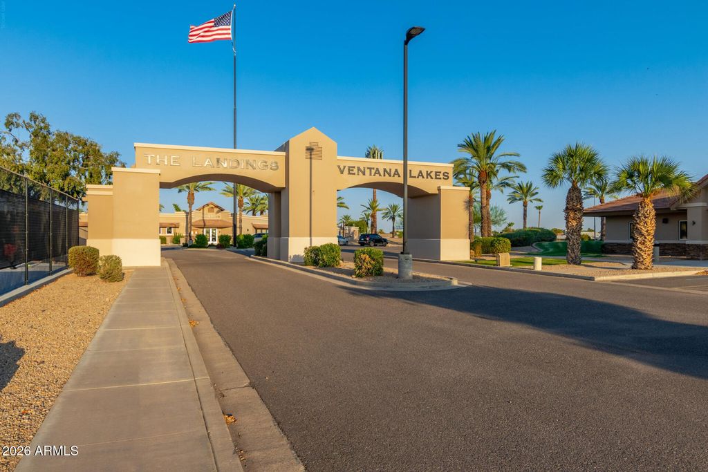 Image 21 of property listing at 10617 W RUNION Drive, Peoria, AZ 85382