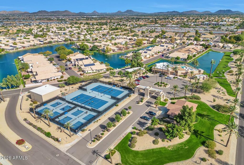 Image 22 of property listing at 10617 W RUNION Drive, Peoria, AZ 85382