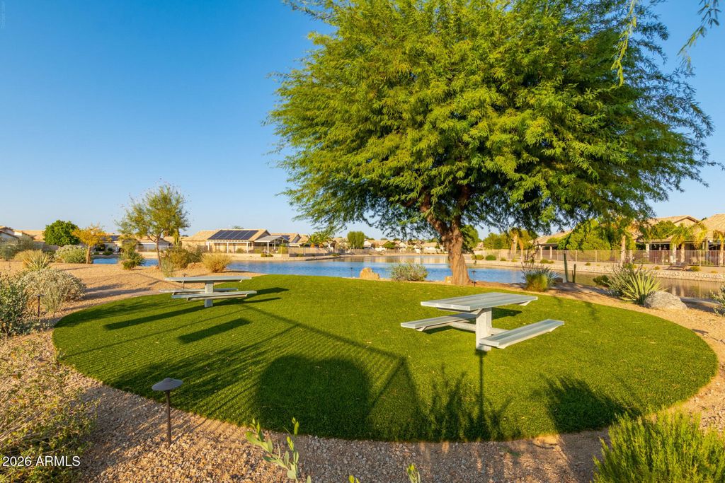 Image 23 of property listing at 10617 W RUNION Drive, Peoria, AZ 85382