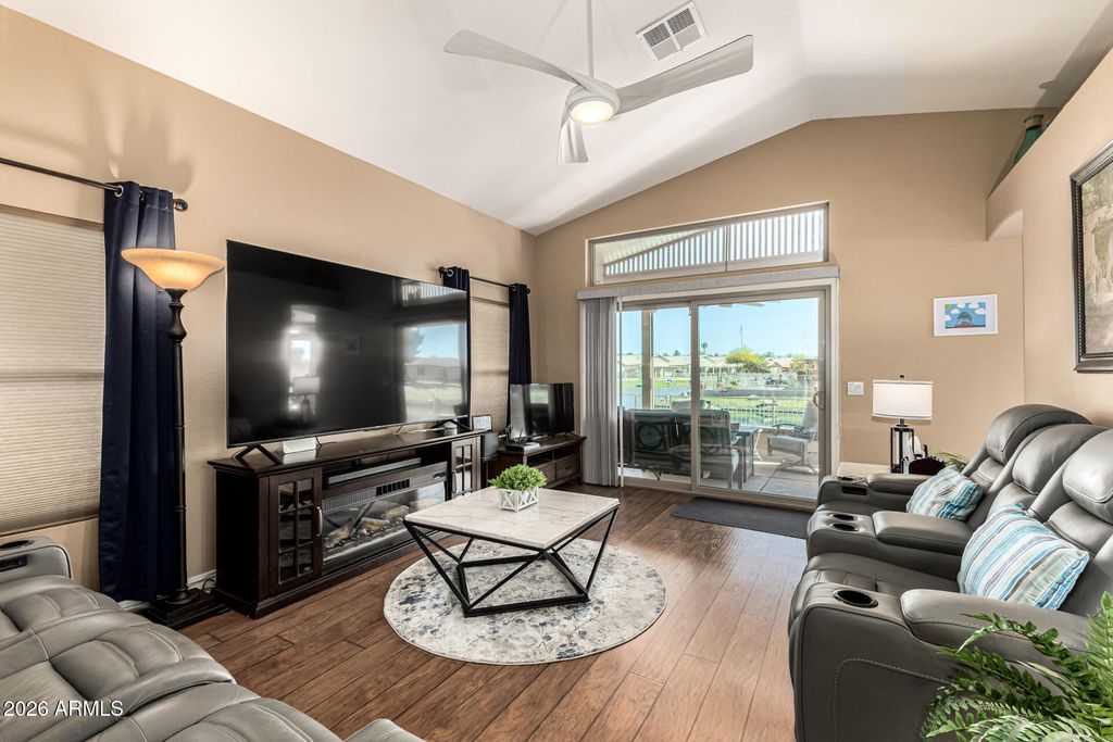 Image 3 of property listing at 10617 W RUNION Drive, Peoria, AZ 85382