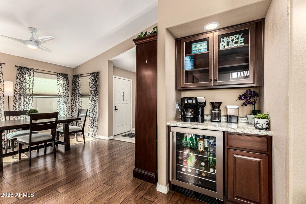 Image 5 of property listing at 10617 W RUNION Drive, Peoria, AZ 85382