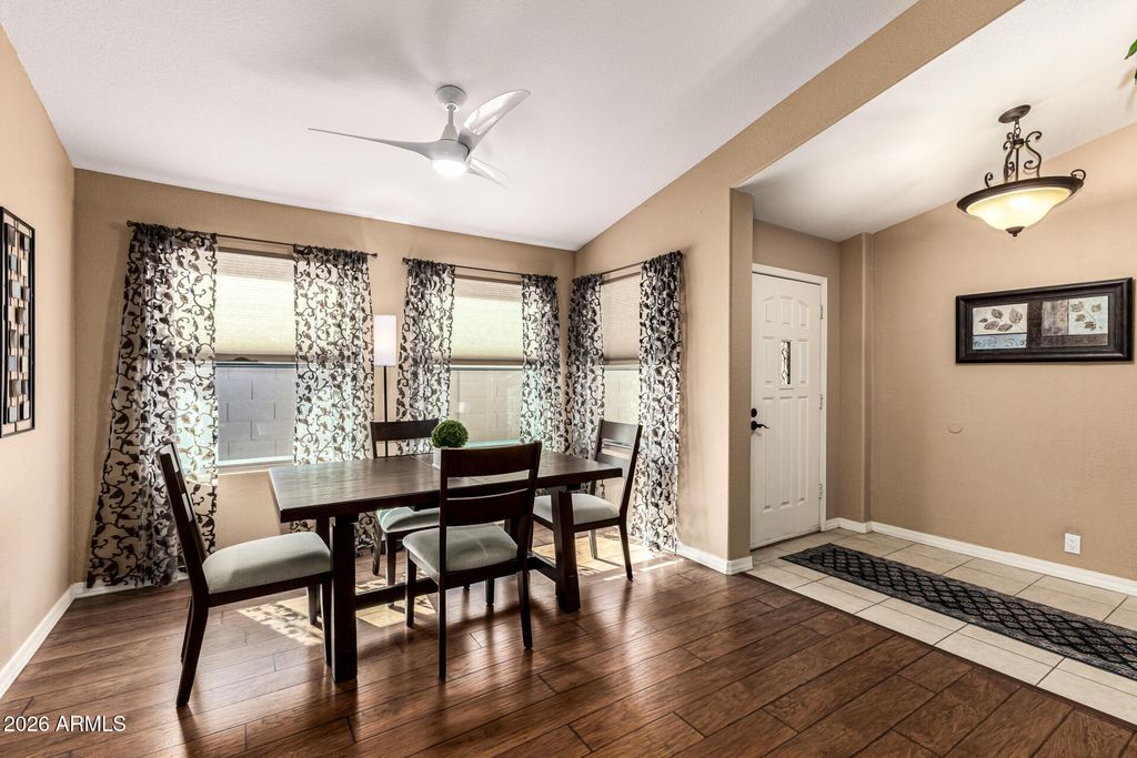 Image 6 of property listing at 10617 W RUNION Drive, Peoria, AZ 85382