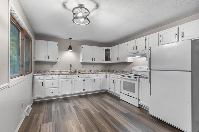 1200 FIELDCREST DRIVE, Menasha, WI 54952