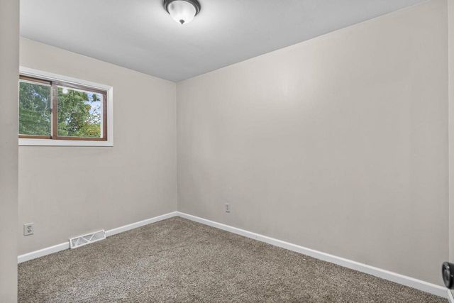 1200 FIELDCREST DRIVE, Menasha, WI 54952