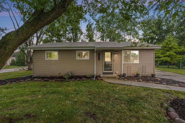 1200 FIELDCREST DRIVE, Menasha, WI 54952
