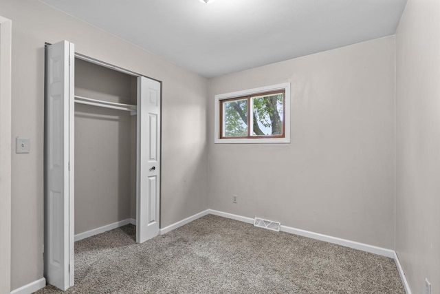 1200 FIELDCREST DRIVE, Menasha, WI 54952