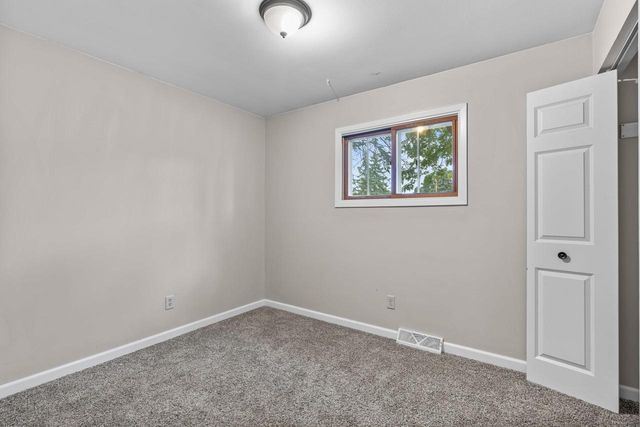1200 FIELDCREST DRIVE, Menasha, WI 54952