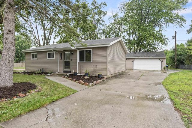 1200 FIELDCREST DRIVE, Menasha, WI 54952