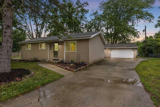 1200 FIELDCREST DRIVE, Menasha, WI 54952