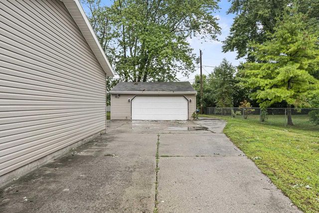 1200 FIELDCREST DRIVE, Menasha, WI 54952